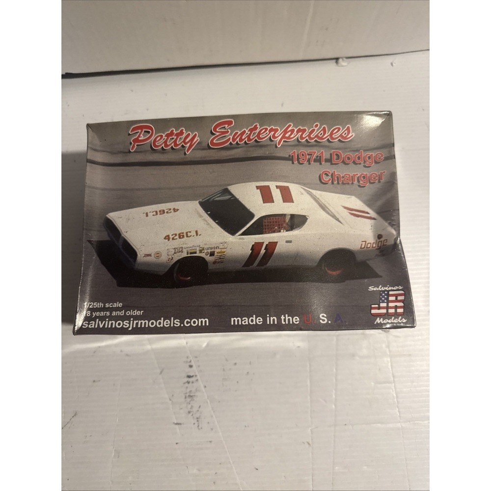 Salvinos JR Models PEDC1971DA 1:25 Flat Hood 1971 Dodge Charger Model Kit Sealed